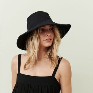 Jenni Kayne cotton canvas sun hat in black, S/M. Excellent pre-owned condition.